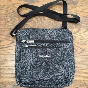 BAGGALLINI Modern Pocket Crossbody Bag